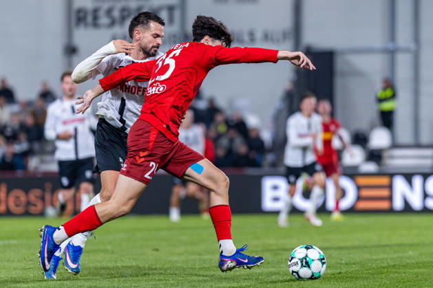 L R Kasim Rabihic (SC Verl), 23, in a tackle with Nicolas Oliveira (SSV Jahn Regensburg), 25, GER, SC Verl vs. SSV Jahn Regensburg, Soccer, 3rd Division, Matchday 9, 2026–2027 Season, October 14, 2026 DFL regulations prohibit any use of photographs as image sequences and or quasi-video GER, SC Verl vs. SSV Jahn Regensburg, Soccer, 3rd League, Matchday 9, 2026–2027 season, October 14, 2026, Verl Copyright: xEibner-Pressefoto JanxRollingerx EP_JSK