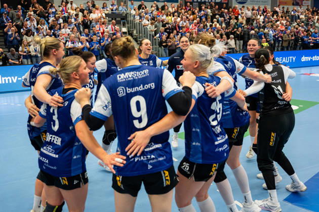 HSG Blomberg Lippe GER vs. HC Leipzig GER, Handball, Women s Handball Bundesliga 1, Matchday 6, 2026–2027 Season, Blomberg, October 14, 2026 The players of HSG Blomberg Lippe GER celebrate after their victory over HC Leipzig GER at the Blomberg Synflex Arena on Ulmenallee, Germany