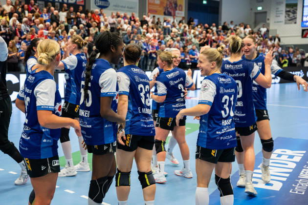 HSG Blomberg Lippe GER vs. HC Leipzig GER, Handball, Women s Handball Bundesliga 1, Matchday 6, 2026–2027 Season, Blomberg, October 14, 2026: The players of HSG Blomberg Lippe GER celebrate after their victory over HC Leipzig GER. Pictured: Farrelle Njinkeu of HSG Blomberg Lippe, 55, Alexia Hauf of HSG Blomberg Lippe, 31. Blomberg Synflex Arena on Ulmenallee, Germany