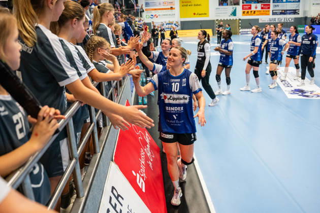 HSG Blomberg Lippe GER vs. HC Leipzig GER, Handball, Women s Handball Bundesliga 1, Matchday 6, 2026–2027 Season, Blomberg, Oct. 14, 2026—Maxi Muehlner of HSG Blomberg Lippe, No. 10, celebrates after the victory against HC Leipzig (GER) at the Blomberg Synflex Arena on Ulmenallee, Germany