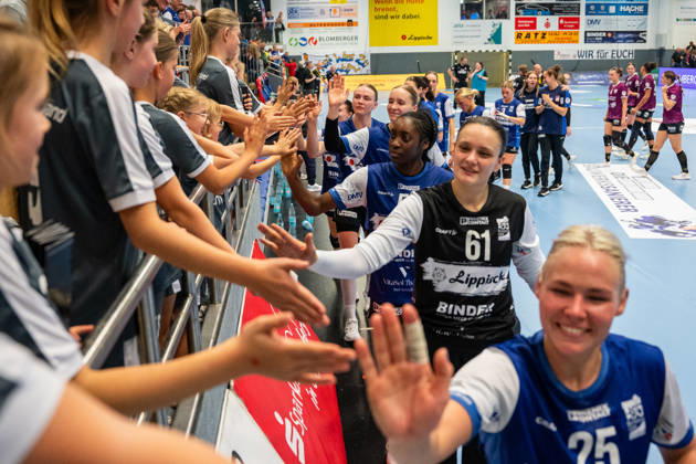 HSG Blomberg Lippe GER vs. HC Leipzig GER, Handball, Women s Handball Bundesliga 1, Matchday 6, 2026–2027 Season, Blomberg, October 14, 2026 The players celebrate after their victory over HC Leipzig GER at the Blomberg Synflex Arena on Ulmenallee, Germany