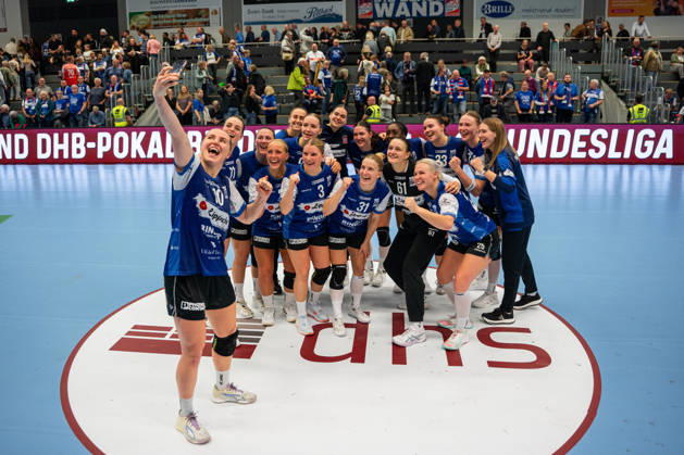 HSG Blomberg Lippe GER vs. HC Leipzig GER, Handball, Women s Handball Bundesliga 1, Matchday 6, 2026–2027 Season, Blomberg, October 14, 2026 The players celebrate after their victory over HC Leipzig (GER) at the Blomberg Synflex Arena on Ulmenallee, Germany