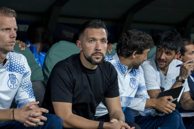 SEVILLA, SPAIN - OCTOBER 14: FC Porto head coach, Francesco Farioli, before the UEFA Champions League match between Betis and FC Porto at La Cartuja Stadium on the 14th of October, 2026 in Sevilla, Spain Copyright: xAndresxLopezxSheridanxx xSPPx Sportspressphoto_SPR255861