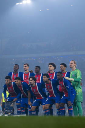 MANCHESTER, ENGLAND - OCTOBER 14: Paris Saint-Germain players pose for team photo during the UEFA Champions League 2026 27 League Phase MD2 football match between Manchester City and Paris Saint-Germain at Etihad Stadium on October 14, 2026 in Manchester, England. (Photo by Will Palmer Sports Press Photo) Copyright: xWillxPalmer SportsxPressxPhotox Sportspressphoto_SPR255892