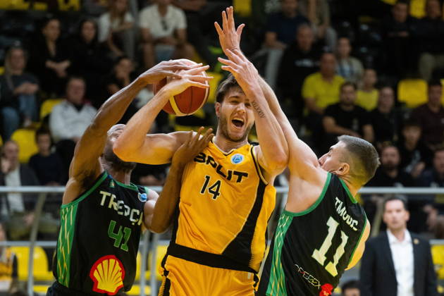 Croatia, Split, 14.10.2026. KK Split basketball hall. Basketball match FIBA ‹‹Europe Cup, KK Split - BC Trepca. In the photo: Darko Bajo, Kenneth Hasbrouck Photo: Tom Dubravec CROPIX Split CROATIA Copyright: xxTomxDubravecx split_trepca2-141026