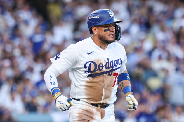 MLB, Baseball Herren, USA NLCS Game 3 - Los Angeles Dodgers vs Milwaukee Brewers Dodgers infielder Miguel Rojas (72) gets a hit in the second inning of game 3 of the National League Championship Series between the Los Angeles Dodgers and the Milwaukee Brewers at Uniqlo Field in Dodger Stadium in Los Angeles, California, USA, 14 October 2026. LOS ANGELES CALIFORNIA United States  Copyright: xCHRISxTORRESx
