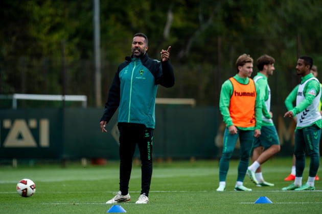 October 13, 2026, GER, Soccer, Men s, 1. Bundesliga, 2026–2027 Season, Practice, SV Werder Bremen, Daniel Thioune, Werder Bremen, Coach gesturing, Bremen Training Facility, Weserstadion, Bremen, Germany Copyright: xNordphoto Memmlerx