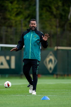 October 13, 2026, GER, Soccer, Men s, 1. Bundesliga, 2026–2027 Season, Practice, SV Werder Bremen, Daniel Thioune, Werder Bremen, Coach gesturing, Bremen Training Facility, Weserstadion, Bremen, Germany Copyright: xNordphoto Memmlerx