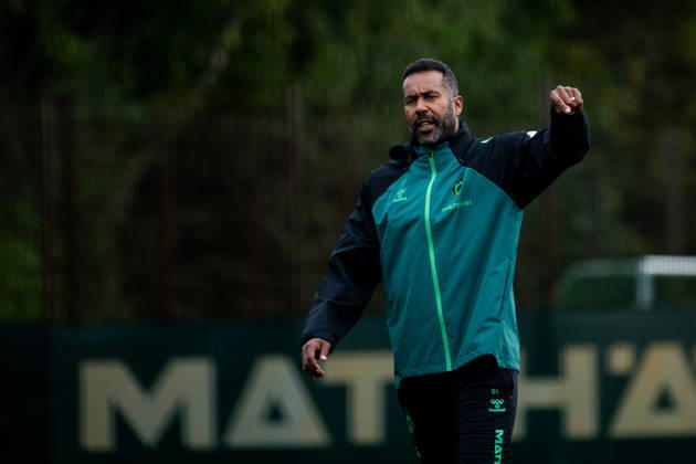 October 13, 2026, GER, Soccer, Men s, 1. Bundesliga, 2026–2027 Season, Practice, SV Werder Bremen, Daniel Thioune, Werder Bremen, Coach gesturing, Bremen Training Facility, Weserstadion, Bremen, Germany Copyright: xNordphoto Memmlerx
