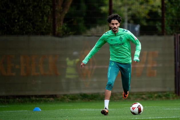 October 13, 2026, GER, Soccer, Men s, 1. Bundesliga, 2026–2027 Season, Practice, SV Werder Bremen, Eren Dinkci, Werder Bremen, 18 with the ball, Bremen Training Facility, Weserstadion, Bremen, Germany Copyright: xNordphoto Memmlerx