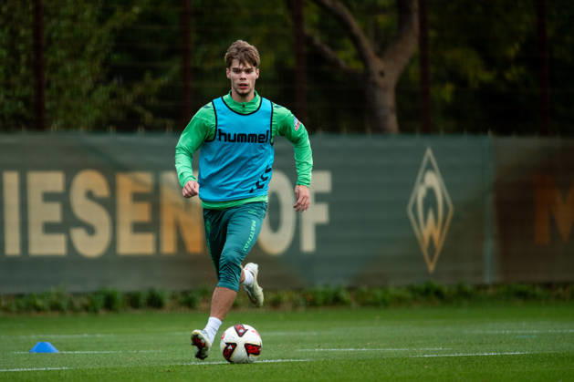October 13, 2026, GER, Soccer, Men s, Bundesliga 1, 2026–2027 Season, Practice, SV Werder Bremen, Mick Schmetgen s Werder Bremen, 33 on the ball, Bremen Training Facility, Weserstadion, Bremen, Germany Copyright: xNordphoto Memmlerx