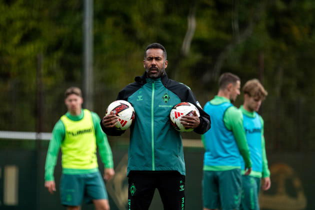 October 13, 2026, GER, Soccer, Men s, 1. Bundesliga, 2026–2027 Season, Practice, SV Werder Bremen, Daniel Thioune, Werder Bremen, Coach with balls, Bremen Training Facility, Weserstadion, Bremen, Germany Copyright: xNordphoto Memmlerx