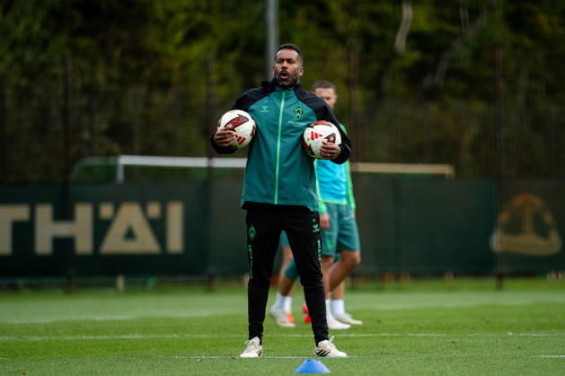 October 13, 2026, GER, Soccer, Men s, 1. Bundesliga, 2026–2027 Season, Practice, SV Werder Bremen, Daniel Thioune, Werder Bremen, Coach with balls, Bremen Training Facility, Weserstadion, Bremen, Germany Copyright: xNordphoto Memmlerx