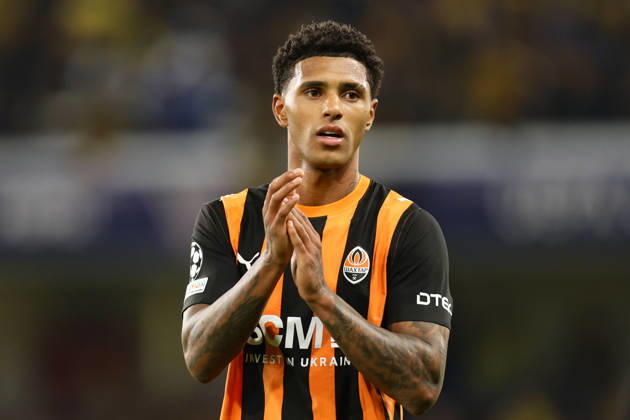 LONDON, ENGLAND - OCTOBER 14: Vinicius Tobias of Shakhtar Donetsk applauds the fans during the UEFA Champions League 2026 27 League Phase MD2 match between FC Shakhtar Donetsk and AEK Athens at Stamford Bridge on October 14, 2026 in London, England. Copyright: xMBxMediax