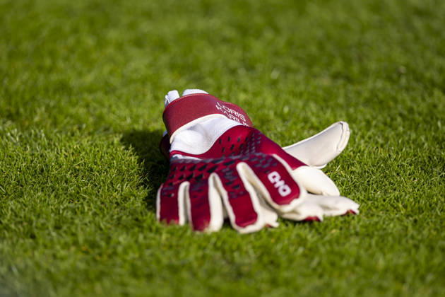 October 15, 2026, Soccer, FC Schalke 04 practice: Goalkeeper Loris Karius s gloves lie on the field at the FC Schalke 04 training facility in Gelsenkirchen, North Rhine-Westphalia, Germany xRHR PHOTO YYx Copyright: RHR-FOTOx RHR-FOTO YY