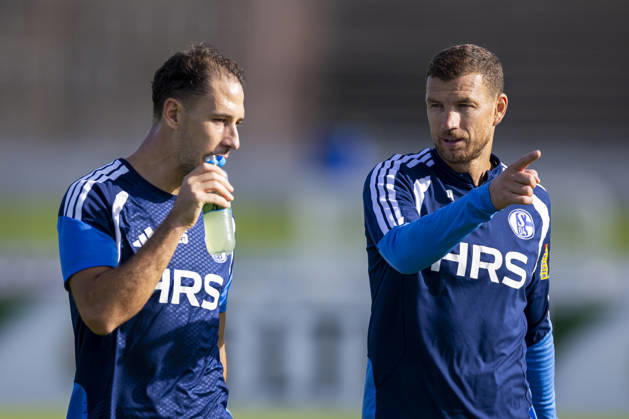 October 15, 2026, Soccer, FC Schalke 04 Training: Nikola Katic (FC Schalke 04), Edin Dzeko (FC Schalke 04), Gelsenkirchen, FC Schalke 04 Training Facility, North Rhine-Westphalia, Germany, xRHR PHOTO YYx Copyright: RHR-FOTOx RHR-FOTO YY