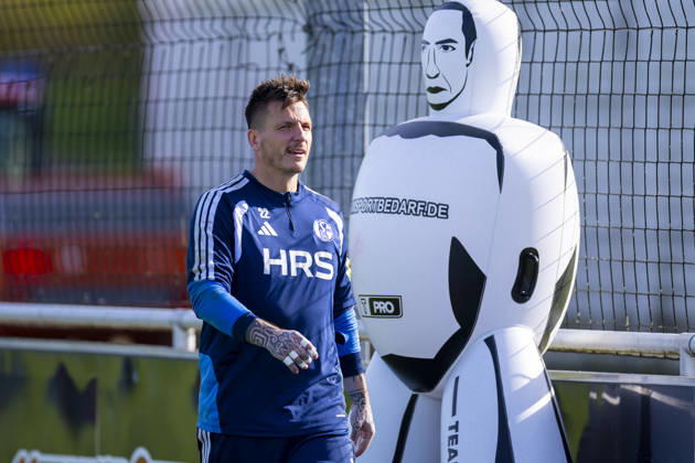 October 15, 2026, Soccer, FC Schalke 04 goalkeeper Kevin Müller at training; FC Schalke 04, Gelsenkirchen; FC Schalke 04 training facility; North Rhine-Westphalia, Germany; xRHR PHOTO YYx Copyright: RHR-FOTOx RHR-FOTO YY