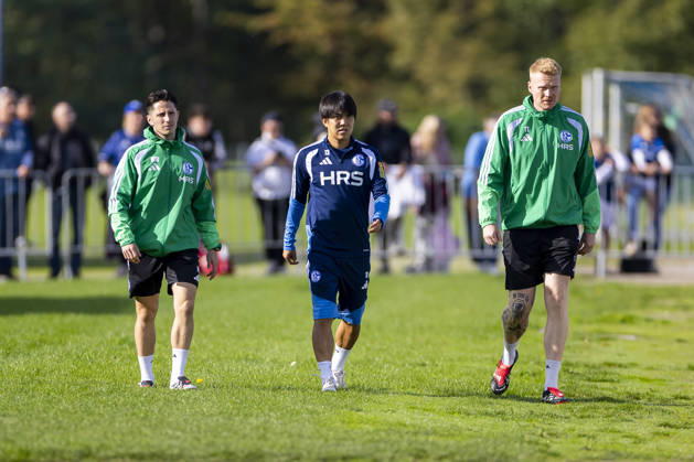 October 15, 2026, Soccer, FC Schalke 04 training session featuring rehab coach Nico Wamig (FC Schalke 04), Satoshi Tanaka (FC Schalke 04), and physical therapist Tim Terboven (FC Schalke 04) at the FC Schalke 04 training facility in Gelsenkirchen, North Rhine-Westphalia, Germany xRHR PHOTO YYx Copyright: RHR-FOTOx RHR-FOTO YY