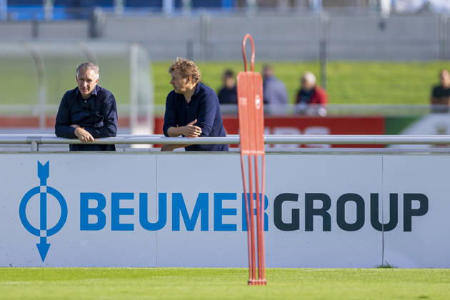 October 15, 2026, Soccer, FC Schalke 04 training session, with Frank Baumann, Sporting Director of FC Schalke 04, and Youri Mulder, Director of Professional Soccer at FC Schalke 04, at the FC Schalke 04 training facility in Gelsenkirchen, North Rhine-Westphalia, Germany xRHR PHOTO YYx Copyright: RHR-FOTOx RHR-FOTO YY