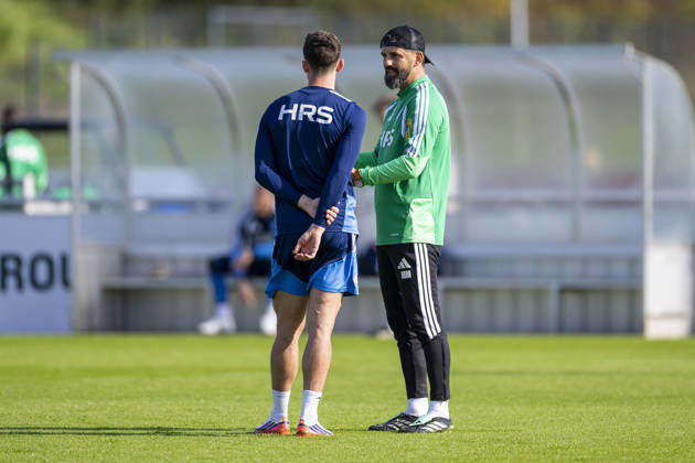 October 15, 2026, Soccer, FC Schalke 04 training session featuring Robin Gosens, FC Schalke 04, Coach Miron Muslic, FC Schalke 04, Gelsenkirchen, FC Schalke 04 training facility, North Rhine-Westphalia, Germany, xRHR, PHOTO YYx Copyright: RHR-FOTOx RHR-FOTO YY