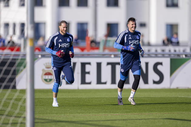 October 15, 2026, Soccer, FC Schalke 04 practice: Goalkeeper Loris Karius (FC Schalke 04), Goalkeeper Kevin Müller (FC Schalke 04), Gelsenkirchen, FC Schalke 04 training facility, North Rhine-Westphalia, Germany, xRHR, PHOTO YYx Copyright: RHR-FOTOx RHR-FOTO YY