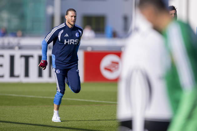 October 15, 2026, Soccer, FC Schalke 04 goalkeeper Loris Karius in training at the FC Schalke 04 training facility in Gelsenkirchen, North Rhine-Westphalia, Germany xRHR PHOTO YYx Copyright: RHR-FOTOx RHR-FOTO YY