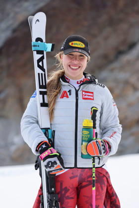 ALPINE SKIING - Ski Austria, training SOELDEN,AUSTRIA,15.OCT.26 - ALPINE SKIING - Ski Austria, giant slalom, training and qualification. Image shows Victoria Olivier (AUT).  GEPAxpictures xMathiasxMandl