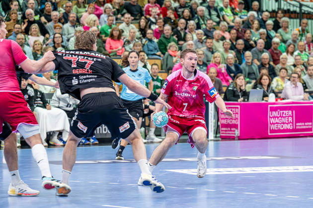 OPEL Handball Bundesliga: HSG Wetzlar vs. HC Erlangen, 15–10–26; Dominik Mappes (HSG Wetzlar), 7; Maciej Gebala (HC Erlangen), 77; OPEL Handball Bundesliga: HSG Wetzlar vs. HC Erlangen, Wetzlar, 15–10–26 Copyright: xBEAUTIFULxSPORTS Roeczeyx