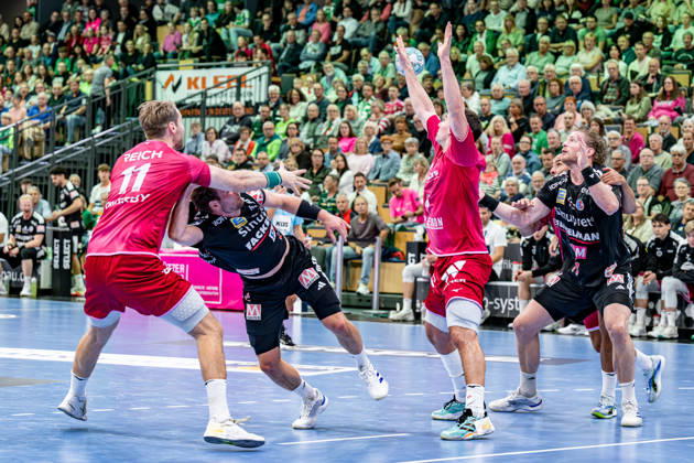 OPEL Handball Bundesliga: HSG Wetzlar vs. HC Erlangen, October 15, 2026; Maciej Gebala, HC Erlangen, 77, Petter Oeverby, HSG Wetzlar, 11, Eloy Morante Maldonado, HC Erlangen, 22, Josip Simic, HSG Wetzlar, 10 OPEL Handball Bundesliga HSG Wetzlar vs. HC Erlangen, Wetzlar, 15 10 26 Copyright: xBEAUTIFULxSPORTS Roeczeyx