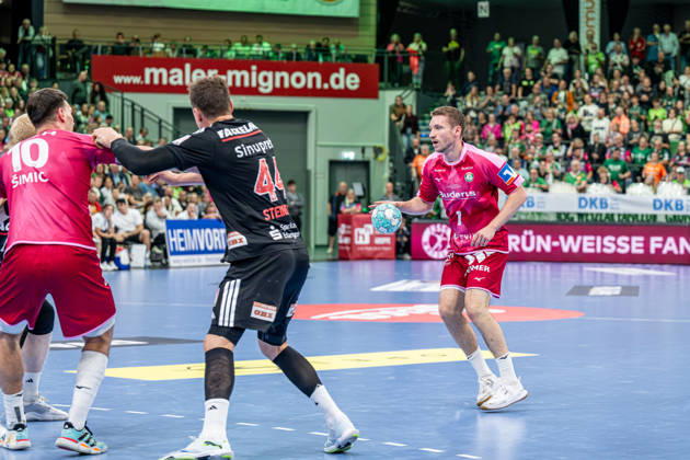 OPEL Handball Bundesliga: HSG Wetzlar vs. HC Erlangen, 15 10 26; Dominik Mappes (HSG Wetzlar), 7; Christoph Steinert (HC Erlangen), 44, Josip Simic HSG Wetzlar, 10 OPEL Handball Bundesliga HSG Wetzlar vs. HC Erlangen Wetzlar, 15 10 26 Copyright: xBEAUTIFULxSPORTS Roeczeyx