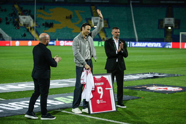 SOCCER - UEFA Conference League - CSKA vs. AS Monaco Photo by IPA ABACAPRESS.COM89724069 - Dimitar Berbatov, a former player for Monaco and CSKA, receives team jerseys before the UEFA Conference League match between PFC CSKA and AS Monaco at Vasil Levski National Stadium in Sofia, Bulgaria, on October 15, 2026 Sofia Bulgaria  Copyright: xIPAxSport ABACAx