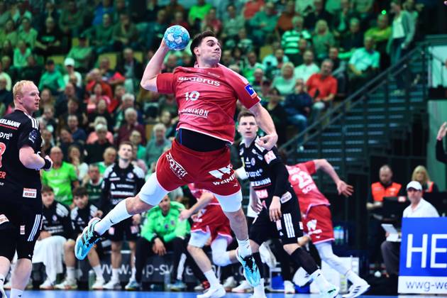 Goal by Josip Simic, HSG Wetzlar (GER), HSG Wetzlar vs. HC Erlangen, Handball, Opel Handball Bundesliga, Matchday 9, 2026–2027 Season, October 15, 2026 GER, HSG Wetzlar vs. HC Erlangen, Handball, Opel Handball Bundesliga, Matchday 9, 2026–2027 season, October 15, 2026 Wetzlar Copyright: xEibner-Pressefoto RenexWeissx EP_RWS
