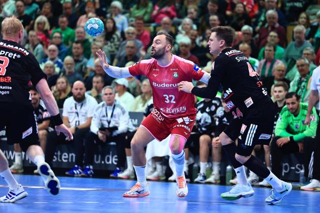 Nikolaj Laesoe (HSG Wetzlar) goes head-to-head with Christoph Steinert (HC Erlangen), 44 GER, HSG Wetzlar vs. HC Erlangen, Handball, Opel Handball Bundesliga, Matchday 9, 2026–2027 Season, October 15, 2026, GER, HSG Wetzlar vs. HC Erlangen, Handball, Opel Handball Bundesliga, Matchday 9, 2026–2027 season, October 15, 2026, Wetzlar Copyright: xEibner-Pressefoto RenexWeissx EP_RWS