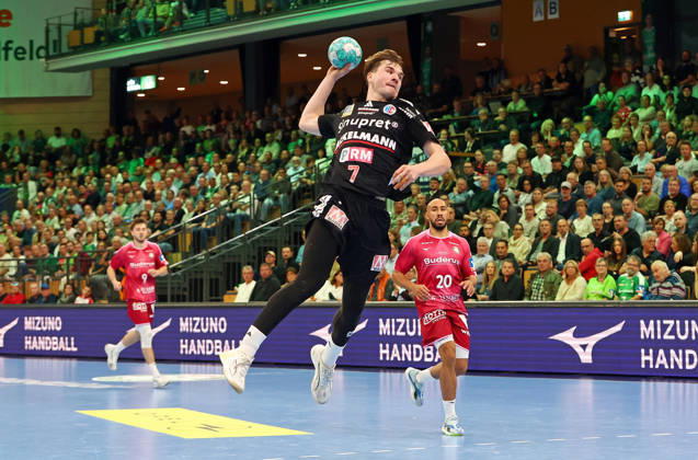 October 15, 2026, xovx, Opel Handball Bundesliga, HSG Wetzlar vs. HC Erlangen: Niklas Theiß (HSG Wetzlar), Yannik Bialowas (HC Erlangen), Cyrill Akakpo (HSG Wetzlar), Buderus Arena, Wetzlar, Hesse, Germany, DE