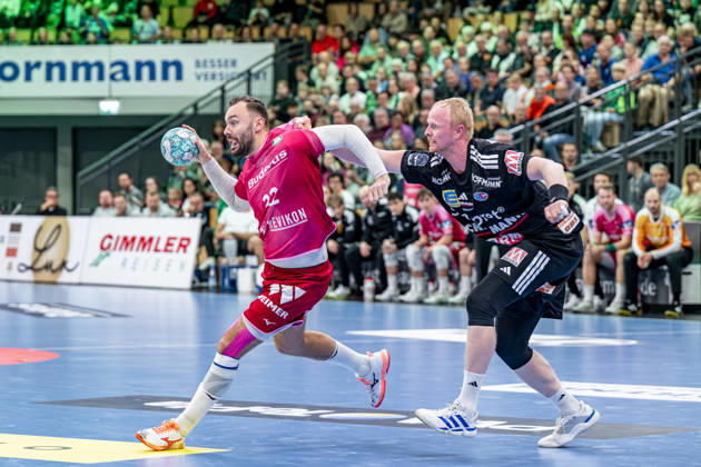 OPEL Handball Bundesliga: HSG Wetzlar vs. HC Erlangen, 15–10–26; Nikolaj Laesoe (HSG Wetzlar), 32; Sebastian Firnhaber (HC Erlangen), 18; OPEL Handball Bundesliga: HSG Wetzlar vs. HC Erlangen, Wetzlar, 15–10–26 Copyright: xBEAUTIFULxSPORTS Roeczeyx