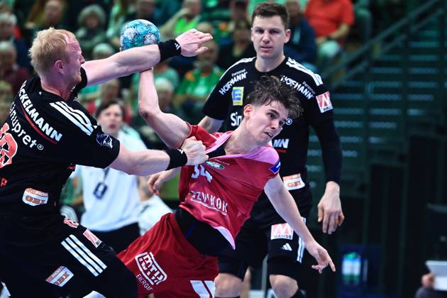 Paul Kompenhans (HSG Wetzlar) goes head-to-head with Sebastian Firnhaber (HC Erlangen), October 18, Germany, HSG Wetzlar vs. HC Erlangen, Handball, Opel Handball Bundesliga, Matchday 9, 2026–2027 season, October 15, 2026, Germany, HSG Wetzlar vs. HC Erlangen, Handball, Opel Handball Bundesliga, Matchday 9, 2026–2027 season, October 15, 2026, Wetzlar Copyright: xEibner-Pressefoto RenexWeissx EP_RWS