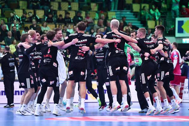 The HC Erlangen team celebrates its victory in Wetzlar, Germany: HSG Wetzlar vs. HC Erlangen, handball, Opel Handball Bundesliga, Matchday 9, 2026–2027 season, October 15, 2026, Germany, HSG Wetzlar vs. HC Erlangen, Handball, Opel Handball Bundesliga, Matchday 9, 2026–2027 season, October 15, 2026, Wetzlar Copyright: xEibner-Pressefoto RenexWeissx EP_RWS