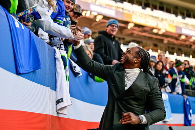 DENVER, CO - OCTOBER 15: Thursday Night Football analyst and former Seattle Seahawks cornerback Richard Sherman interacts with fans before a game between the Seattle Seahawks and the Denver Broncos at Empower Field at Mile High on October 15, 2026 in Denver, Colorado. (Photo by Dustin Bradford Icon Sportswire) NFL, American Football Herren, USA OCT 15 Seahawks at Broncos EDITORIAL USE ONLY Icon132261015003