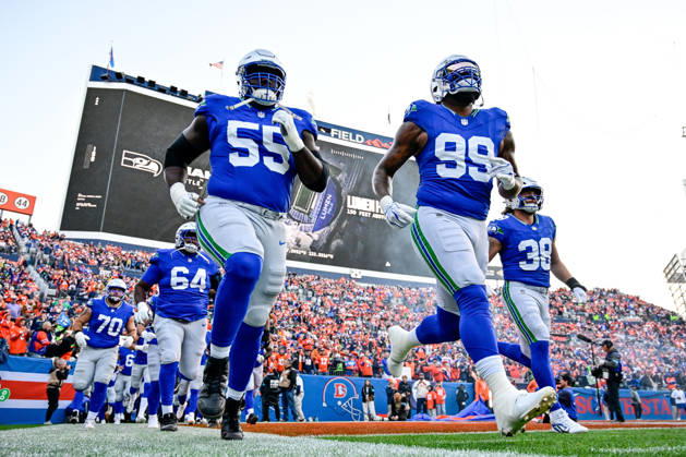 DENVER, CO - OCTOBER 15: Seattle Seahawks players including center Olu Oluwatimi (55) and defensive tackle Leonard Williams (99) take the field before a game between the Seattle Seahawks and the Denver Broncos at Empower Field at Mile High on October 15, 2026 in Denver, Colorado. (Photo by Dustin Bradford Icon Sportswire) NFL, American Football Herren, USA OCT 15 Seahawks at Broncos EDITORIAL USE ONLY Icon132261015005
