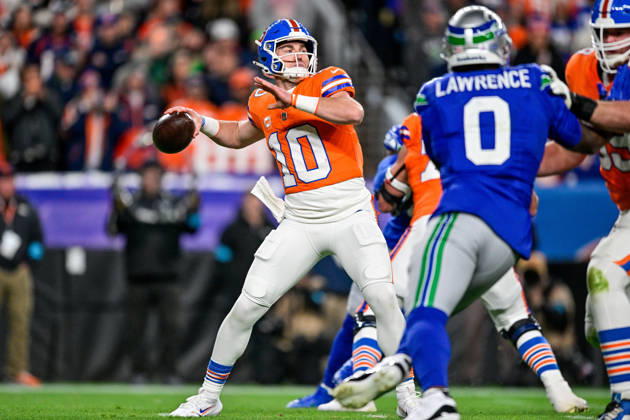 DENVER, CO - OCTOBER 15: Denver Broncos quarterback Bo Nix (10) passes in the second quarter during a game between the Seattle Seahawks and the Denver Broncos at Empower Field at Mile High on October 15, 2026 in Denver, Colorado. (Photo by Dustin Bradford Icon Sportswire) NFL, American Football Herren, USA OCT 15 Seahawks at Broncos EDITORIAL USE ONLY Icon132261015020