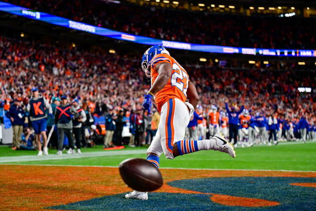 DENVER, CO - OCTOBER 15: Denver Broncos running back J.K. Dobbins (27) celebrates after scoring a second quarter touchdown on a carry during a game between the Seattle Seahawks and the Denver Broncos at Empower Field at Mile High on October 15, 2026 in Denver, Colorado. (Photo by Dustin Bradford Icon Sportswire) NFL, American Football Herren, USA OCT 15 Seahawks at Broncos EDITORIAL USE ONLY Icon132261015039