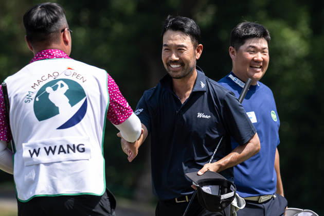 October 16, 2026, Coloane, Macao Sar, China: USAÃ¢â‚¬â ¢s Kevin NA (R) congratulates Sungjae IM (L) from Korea on his round of -7 par bringing him into the lead with -13par. Round 2 in the Macao Open Golf at Macau Golf & Country Club. Macau Open Golf Round 2  - ZUMAr144 20261016_zap_r144_087 Copyright: xJaynexRussellx