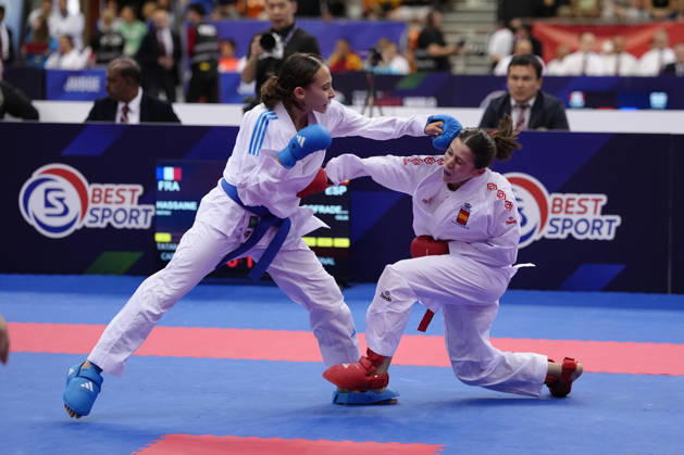 2026 World Cadet, Junior & U21, U 21 Karate Championships BIELSKO-BIALA, POLAND - OCTOBER 16: Celia Cofradas Del Castillo (R) of Spain is seen in action during cadet female kumite -47kg semi-final at the 2026 World Cadet, Junior & U21 Karate Championships at Hala Pod Debowcem on October 16, 2026 in Bielsko-Biala, Poland. Bielsko-Biala Hala Pod Debowcem Poland Copyright: x2026xKaratexInsights PSxImagesxKjetilxWaber KaratexInsightsx