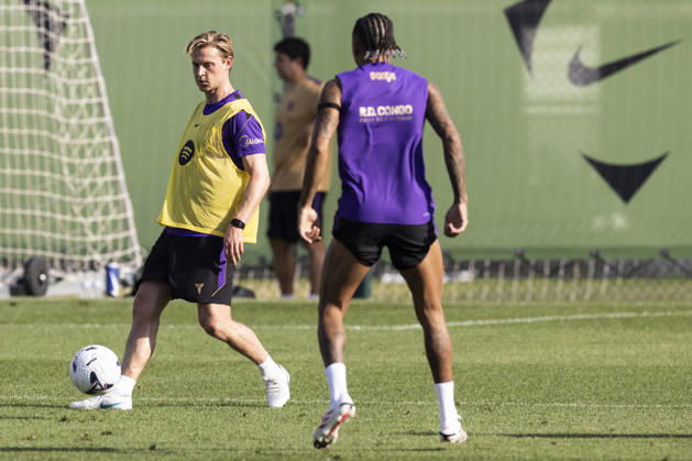October 16, 2026, Sant Joan Despi, Barcelona, Spain: Frenkie de Jong during the training day of FC Barcelona, Barca ahead the Spanish League, Laliga EA Sports, football match against Real Betis at Ciudad Esportiva Joan Gamper on October 16, 2026 in Sant Joan Despi, Barcelona, Spain. FC Barcelona Training And press conference, PK, Pressekonferenz - LaLiga EA Sports - ZUMAa181 20261016_zaa_a181_030 Copyright: xJavierxBorregox