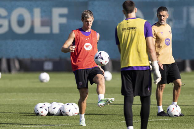 October 16, 2026, Sant Joan Despi, Barcelona, Spain: Dani Olmo during the training day of FC Barcelona, Barca ahead the Spanish League, Laliga EA Sports, football match against Real Betis at Ciudad Esportiva Joan Gamper on October 16, 2026 in Sant Joan Despi, Barcelona, Spain. FC Barcelona Training And press conference, PK, Pressekonferenz - LaLiga EA Sports - ZUMAa181 20261016_zaa_a181_037 Copyright: xJavierxBorregox