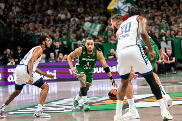 Zalgiris Kaunas vs Anadolu Efes Istanbul - EuroLeague dribbles the ball during the EuroLeague basketball match between Zalgiris Kaunas and Anadolu Efes Istanbul at Zalgiris Arena in Kaunas, Lithuania. Kaunas Kaunas Lithuania