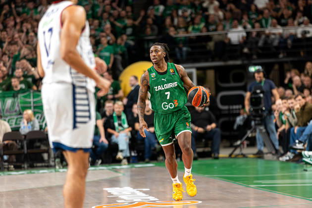 Zalgiris Kaunas vs Anadolu Efes Istanbul - EuroLeague SABEN LEE dribbles the ball during the EuroLeague basketball match between Zalgiris Kaunas and Anadolu Efes Istanbul at Zalgiris Arena in Kaunas, Lithuania. Kaunas Kaunas Lithuania