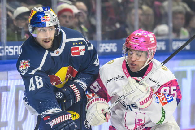 Pictured, from left: Lucas Thaler, EHC Red Bull Munich 48; Frederik Tiffels, Eisbären Berlin 95; face-off, action, battle, fighting for the puck, GER, Berlin, ice hockey, DEL 1, Eisbären Berlin vs. EHC Red Bull Munich, at the Uber Arena, October 16, 2026, Copyright: HMBxMedia UwexKoch