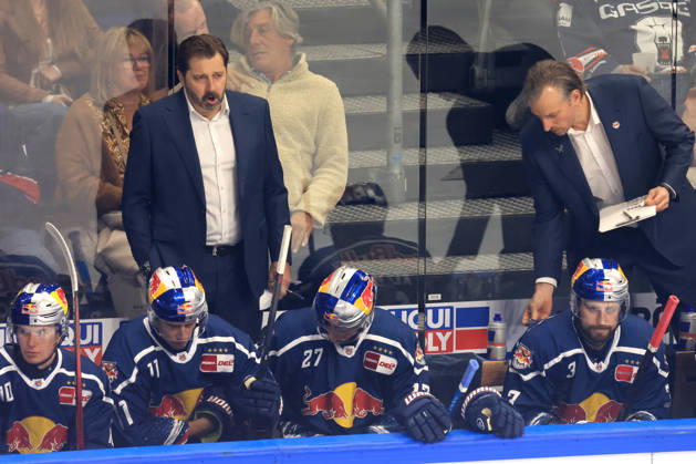 October 16, 2026, DEU, GER, Ice Hockey, Matchday 9, 2026–27 Season, Berlin, Eisbären Berlin vs. RB Munich, Coach OLIVER DAVID, Red Bull Munich, Red Bull Munich bench, nordphoto GmbH, Engler Berlin, Uber Arena Berlin, Germany Copyright: xNordphotox xEnglerx
