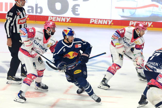 October 16, 2026, DEU, GER, Ice Hockey, Matchday 9, 2026–27 Season, Berlin, Eisbären Berlin vs. RB Munich Liam Kirk Eisbären Berlin 94, Lucas Thaler Red Bull Munich 48 nordphoto GmbH Engler Berlin Uber Arena Berlin Germany Copyright: xNordphotox xEnglerx